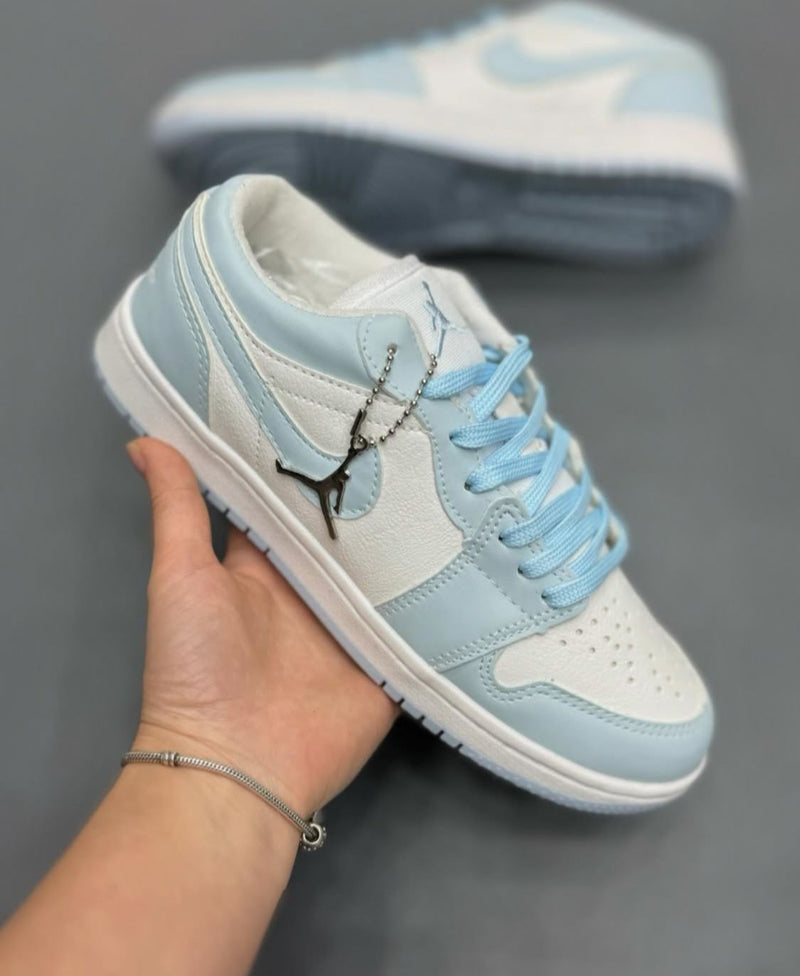 Air Jordan Low Azul e Branco