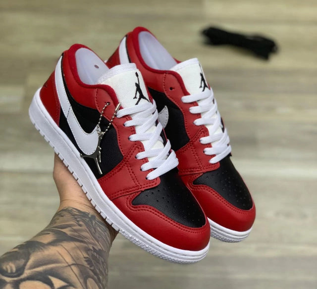 Air Jordan Low Chicago Flip